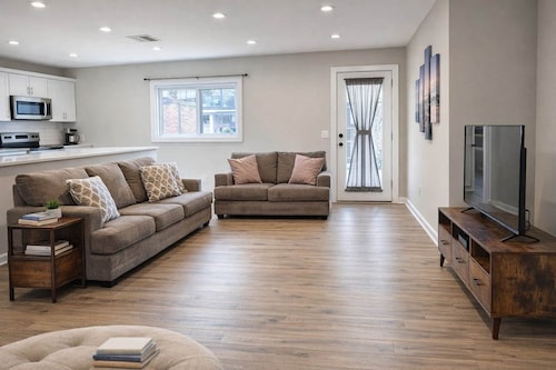 Guesthouse 2 bedroom Suite in Overland Park