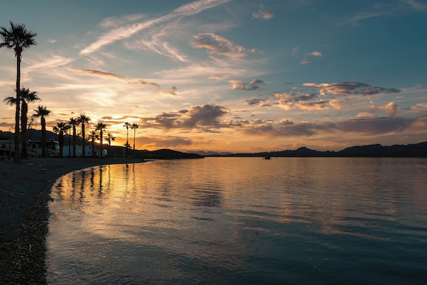 Private beach - Black Meadow Landing (Parker Dam)