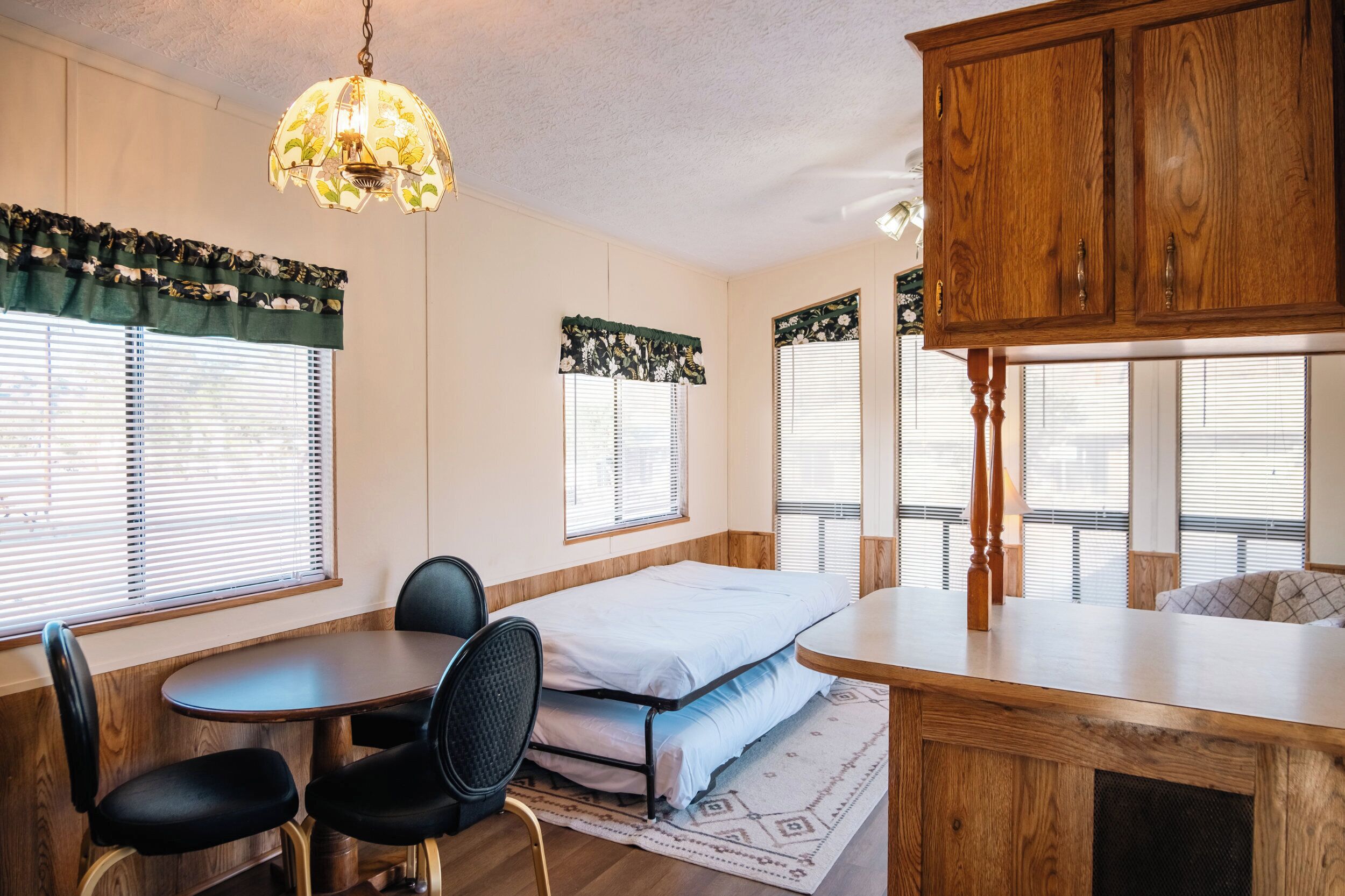 Comfort Cottage | Dining