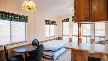 Comfort Cottage | Dining