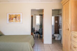 Standard Studio Suite | WiFi, bed sheets - Black Meadow Landing (Parker Dam)