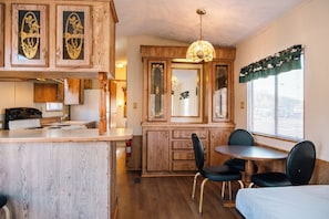 Comfort Cottage | Dining - Black Meadow Landing (Parker Dam)