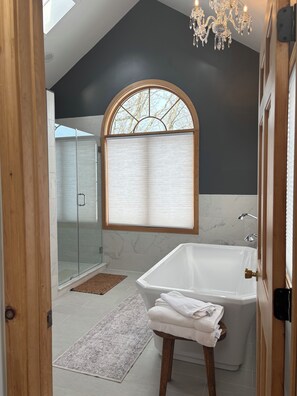 Soap, toilet paper - Delightful 7-bedroom house in Stratton perfect for group getaways (Stratton)