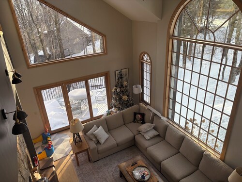 Delightful 7-bedroom house in Stratton perfect for group getaways