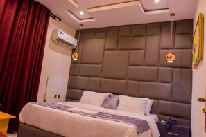 Junior Room, Balcony, City View | Desk, laptop workspace, blackout drapes, soundproofing - House 10 Luxury Hotel and Suites (Lagos)
