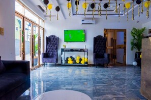 Living area - House 10 Luxury Hotel and Suites (Lagos)