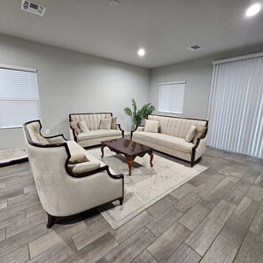 Smart TV - Modern Desert Retreat with AC & Mountain Views (Marana)
