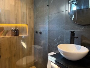 Handdukar, tvål och toalettpapper