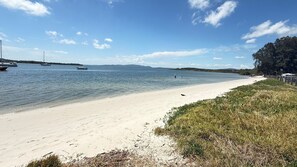 On the beach - Tilligerry Beach Retreat (Taylors Beach)