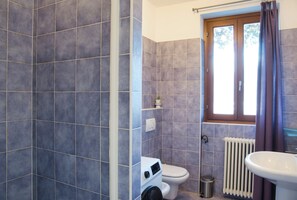 Bathroom - Home with panoramic view over Como lake (Bellano)