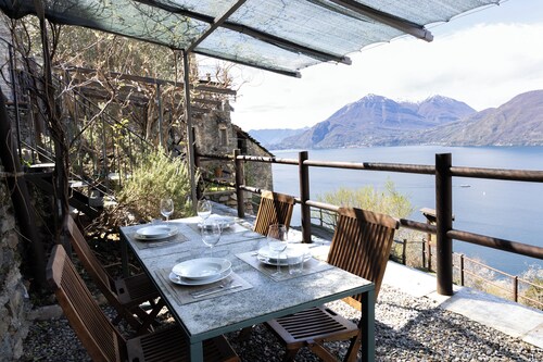 Home with panoramic view over Como lake