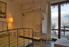 Room - Home with panoramic view over Como lake (Bellano)