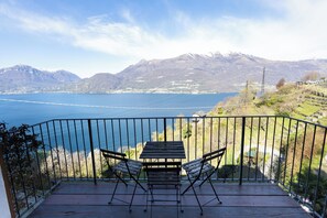 Outdoor dining - Apartment with incredible views on the Como lake (Bellano)