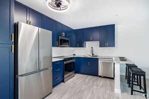 Private kitchen - Cozy 2bed/2bath apartment  for your ski retreat vacation! Arvada Court Apartment (Arvada)