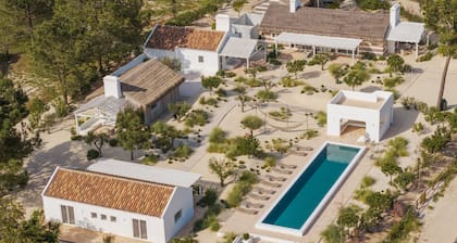 Holiday Home with Multiple Separate Houses 'Comporta Bliss' and 20-Meter Saltwater Pool