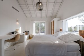 4 habitaciones, tabla de planchar con plancha, wifi y ropa de cama 