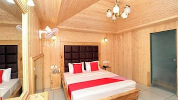 Habitación individual, balcón, vistas al canal | Espacio para trabajar con un portátil y wifi gratis