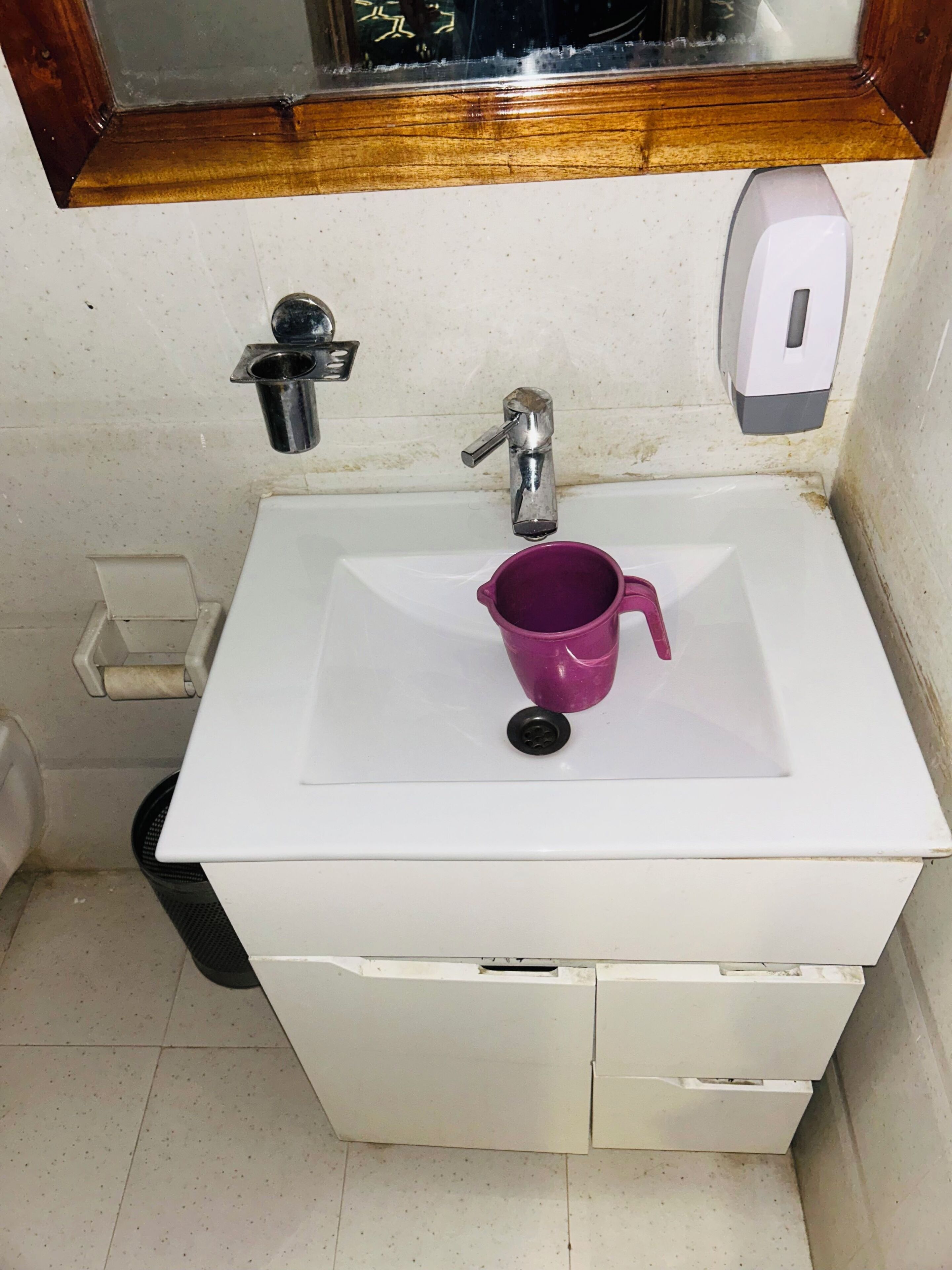 Bathroom sink