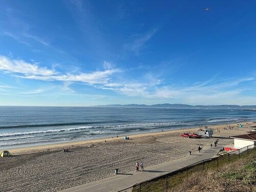Lovely 2-bedroom condo in Redondo Beach near the beach