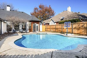 Pool - Casa Blanca Retreat - Swimming Pool & Jacuzzi (Allen)