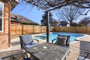Terrace/patio - Casa Blanca Retreat - Swimming Pool & Jacuzzi (Allen)