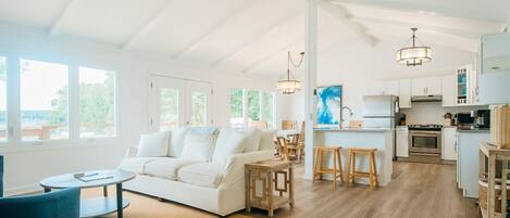 Smart TV, futbolito y libros