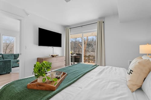 Superior Suite, Non Smoking, Pets Not Allowed | Premium bedding, down comforters, memory foam beds, in-room safe