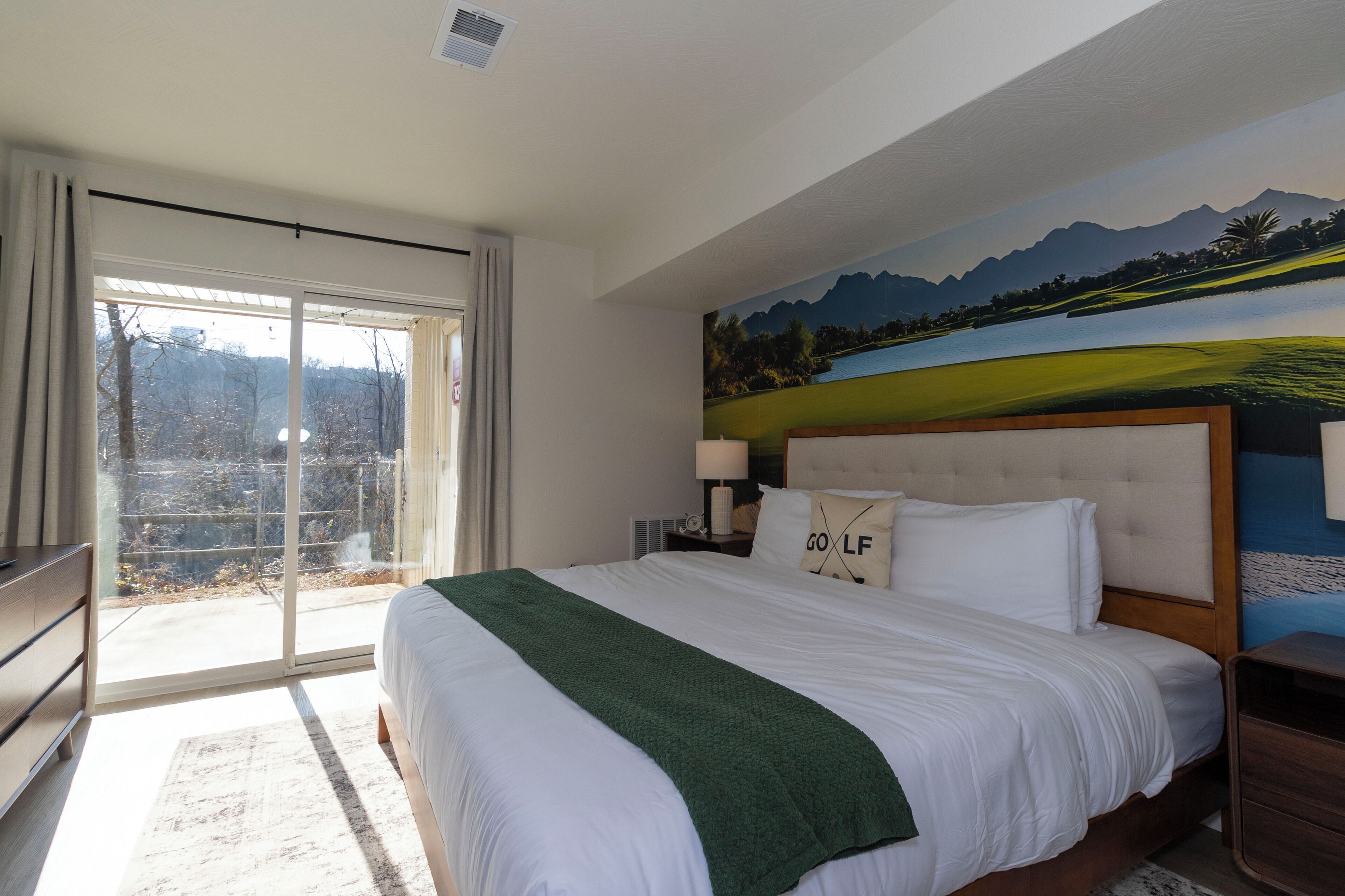 高級寝具、羽毛の掛け布団、低反発ベッド、セーフティボックス (室内)