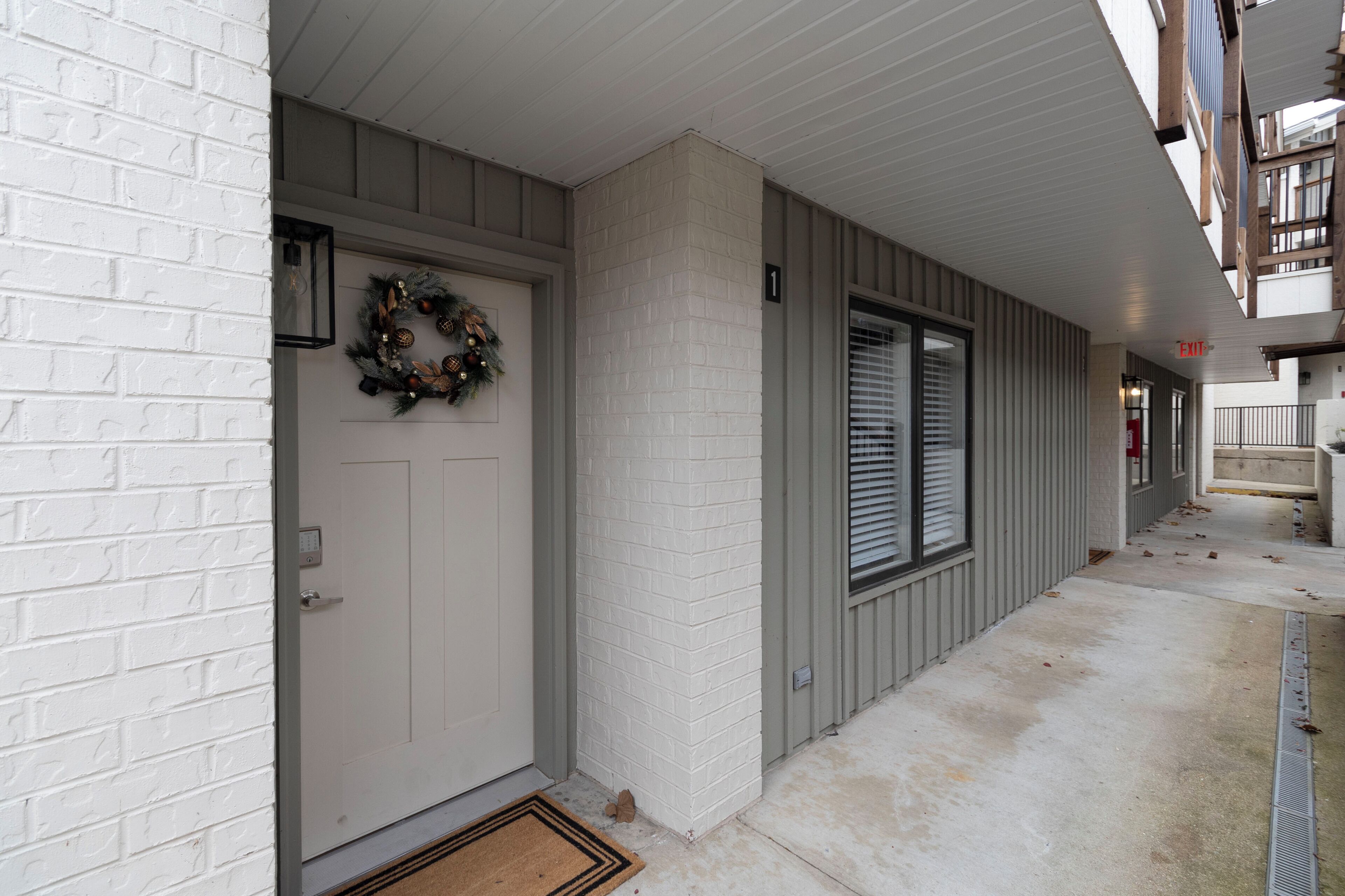 Luxury Condo | Property entrance