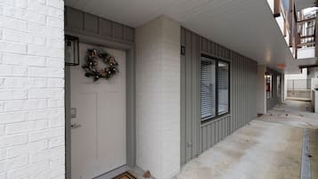 Luxury Condo | Property entrance