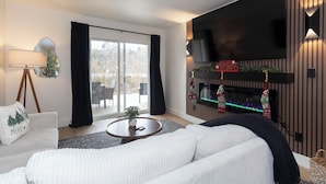 Una Smart TV, una chimenea, Netflix, servicios de streaming