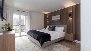 Premium Suite, Non Smoking, Balcony | Premium bedding, down duvets, memory-foam beds, in-room safe