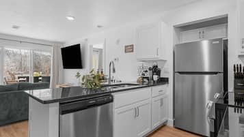 Superior Suite, Non Smoking, Pets Not Allowed | Private kitchen