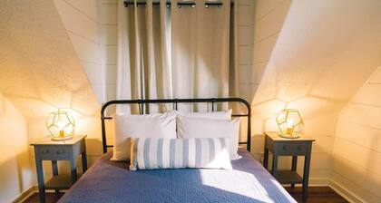 Calming Terracotta Chateau - 2Bed 1Bath South Knox