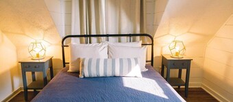 Calming Terracotta Chateau - 2Bed 1Bath South Knox