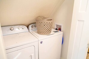 Interior - Yes Way Rose' - 1 Bed 1 Bath in South Knoxville (Knoxville)