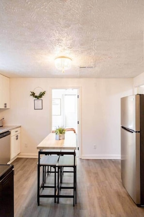 Interior - Sage Green Getaway - 2 Bed 1 Bath South Knoxville (Knoxville)