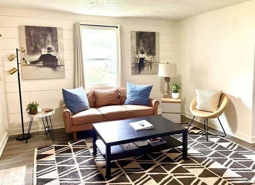 Sage Green Getaway - 2 Bed 1 Bath South Knoxville