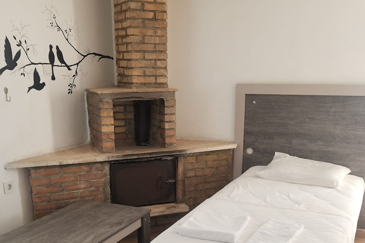 Firemannsrom – familie, delvis sjøutsikt | Skrivebord, skrivebord for bærbar PC og wi-fi (inkludert)