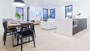 Dining - Peak To Green Getaway - Townhouse (Revelstoke)