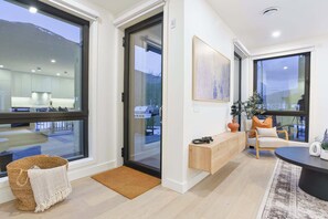 Interior - Peak To Green Getaway - Townhouse (Revelstoke)