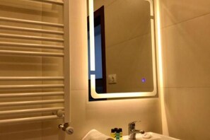 Basic Triple Room - HOSTEL YAYA (Algiers)