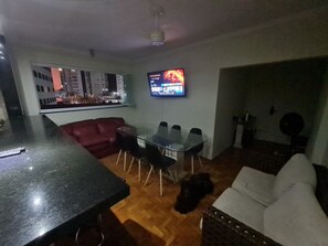 Smart TV, futbolito y tenis de mesa 