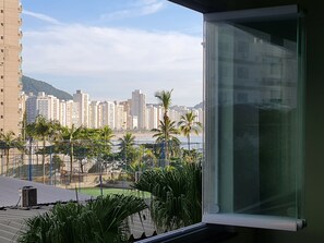 Interior - Beachfront accommodation on Astúrias Beach. Spacious and comfortable. WiFi. (Guarujá)