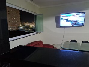 Interior - Beachfront accommodation on Astúrias Beach. Spacious and comfortable. WiFi. (Guarujá)