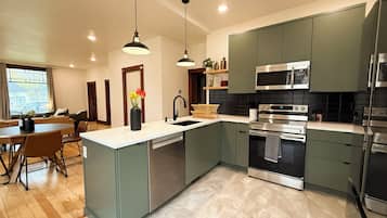 Micro-ondes, four, plaque de cuisson, lave-vaisselle