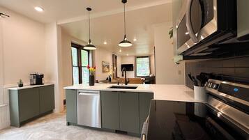 Micro-ondas, fogão, cooktop, lava-louças