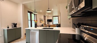 Renovated 2-bed house with A/C - Walk to the Bitterroot River and downtown