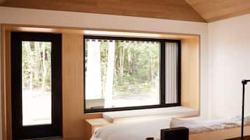 Desk, WiFi, bed sheets