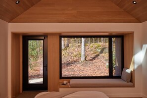 1 bedroom, desk, WiFi, bed sheets